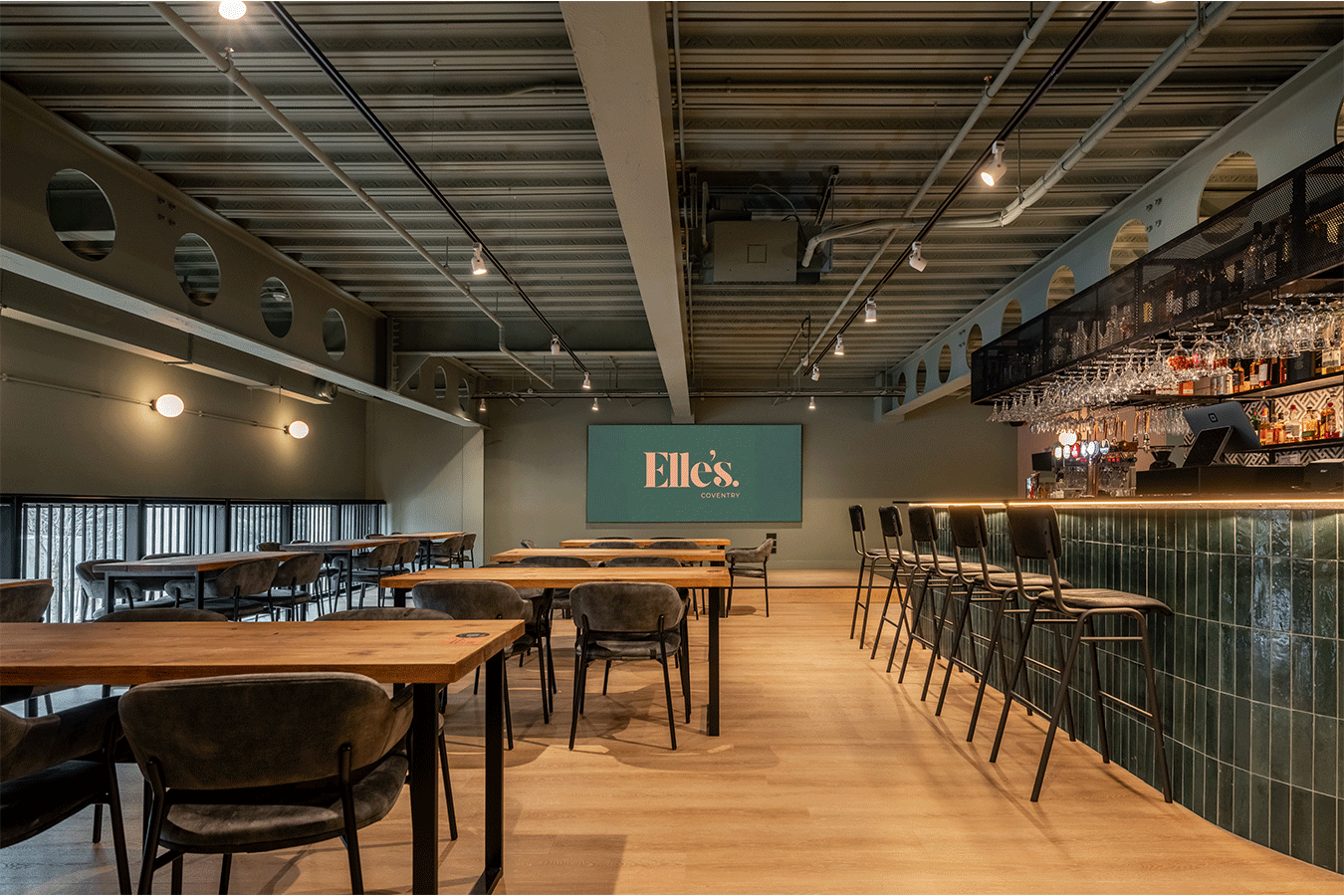 Neighbouring E.ON and ONE FRIARGATE, the stunning interior of Elle's at TWO FRIARGATE has been created by Black Ivy Design.